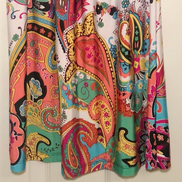 ☘️☘️☘️☘️Light and airy bright strapless dress. - Picture 2 of 3